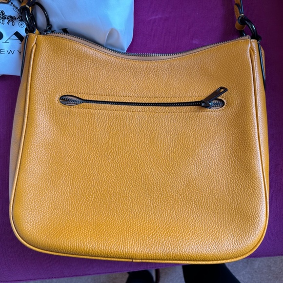 Coach chaise crossbody in yellow pollen - Picture 5 of 10